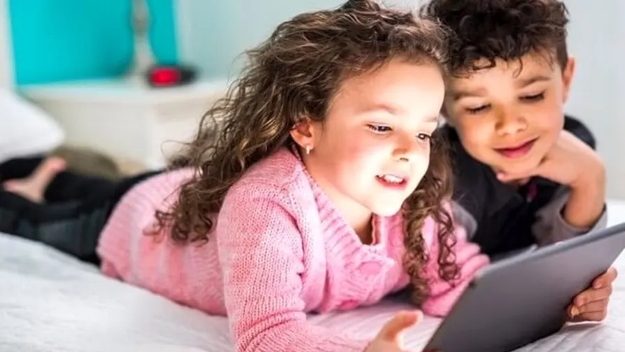 EU föreslår 15 års ålder för självständiga onlinekonton